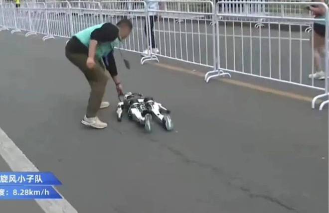 太奶式遛弯、儿童级陪护、累趴工程师这场马拉松让科技圈笑不活了(图4)