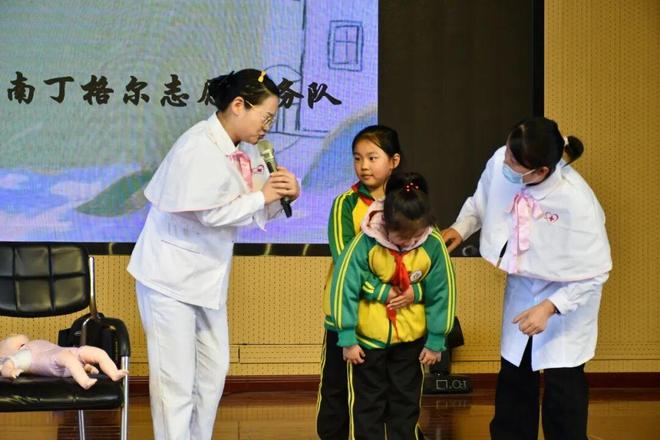 “手”护成长急救“童”行临沂市肿瘤医院健康科普进校园