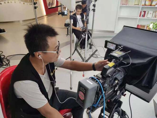 芯片企业宣传片拍摄制作：如何用视觉语言彰显硬核科技实力？(图2)