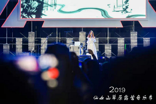 现场万人合唱《千年等一回》,高胜美引爆仙女(图4)