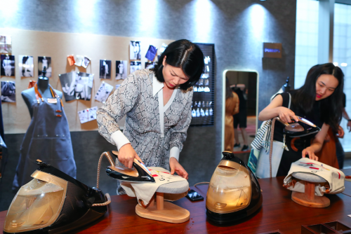 飞利浦衣物护理实力助阵COMME MOI 2019秋冬大秀闪(图5)