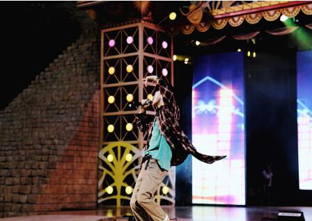 郭聪明现场模仿“土拨鼠” 与粉丝同玩旋转木马(图5)