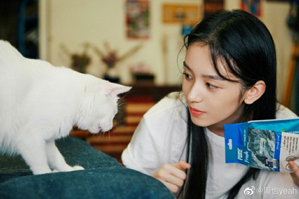 周也清纯生活照曝光 曾被封为“北电校花”(图2)